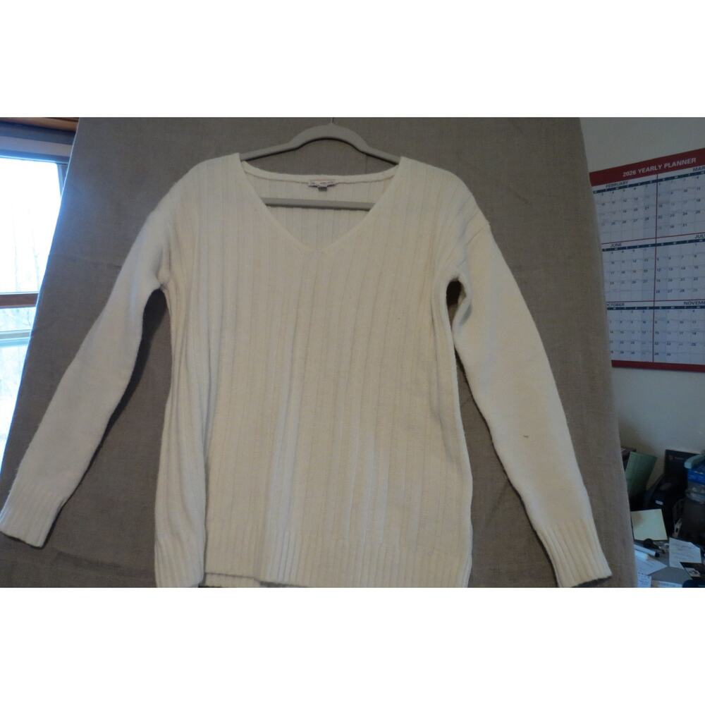 Gap White V-Neck Sweater | XS | Classic Knit | Coastal Grandma Vibes